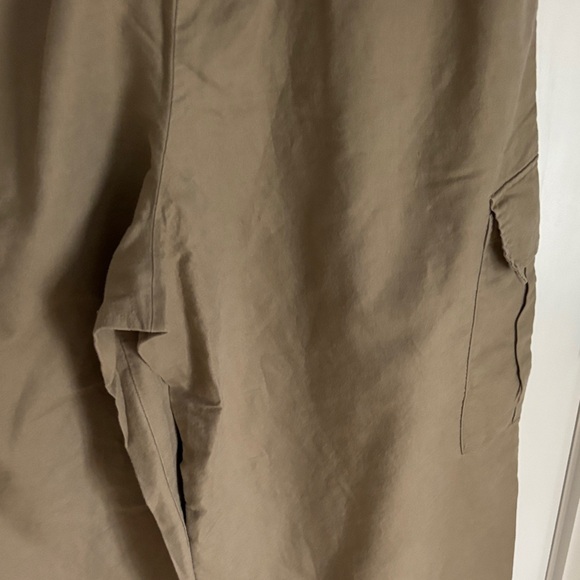 GAP Wide-Leg Cargo Pants in Khaki - Picture 6 of 10